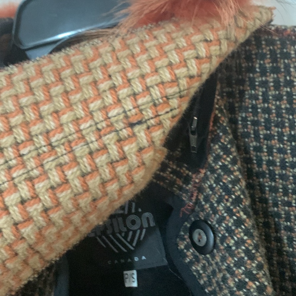 TWEED/ Herringbone coat with fur trim. - Picture 13 of 13
